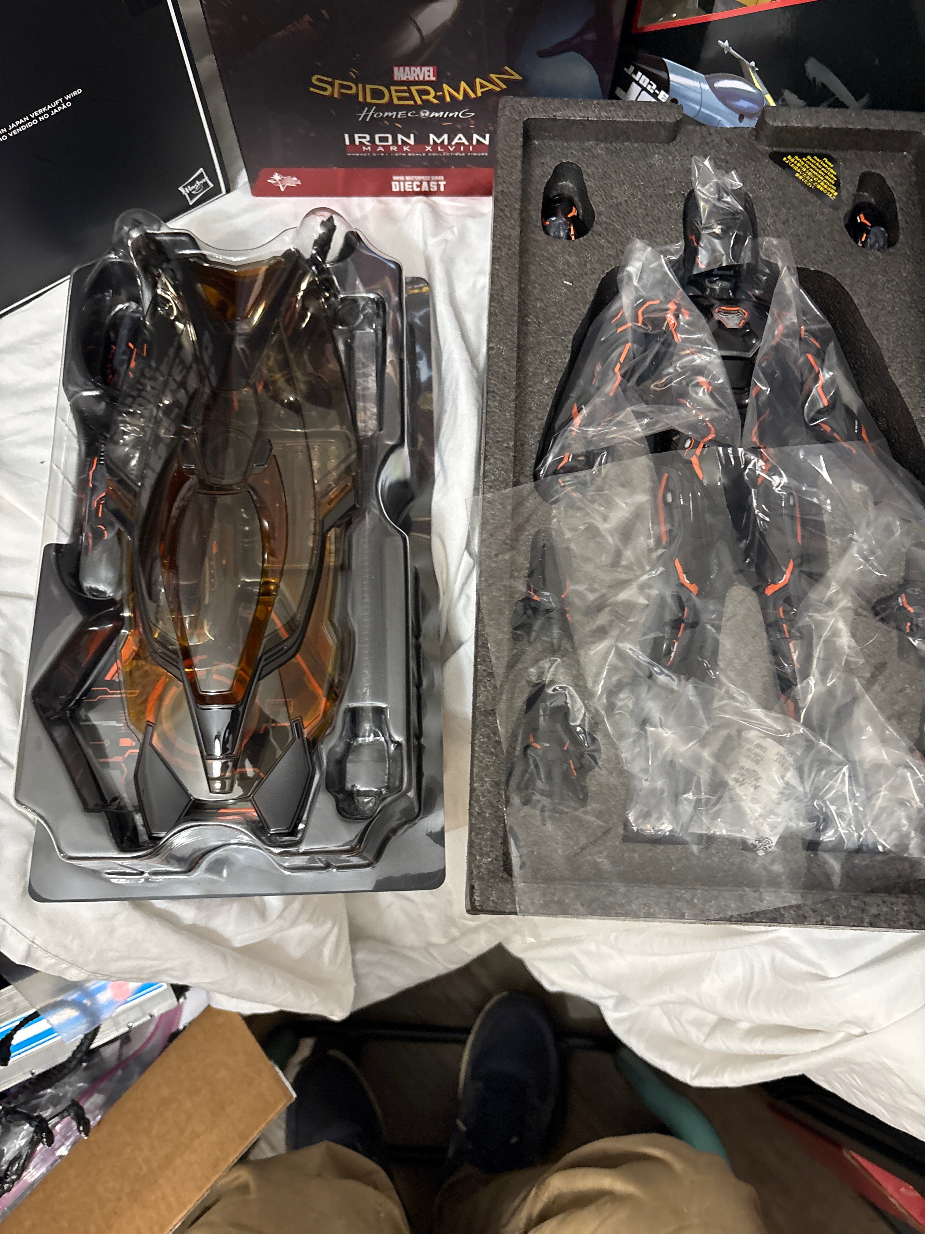 Hot Toys Neon Tech Iron Man 2.0 Diecast Figure MMS523D29 | Avengers Infinity War 1/6 Scale | Complete w/ Original Shipper